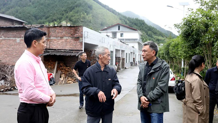 “消費扶貧月”—炬神電子黨支部赴桂東縣長(cháng)青村助力脫貧攻堅